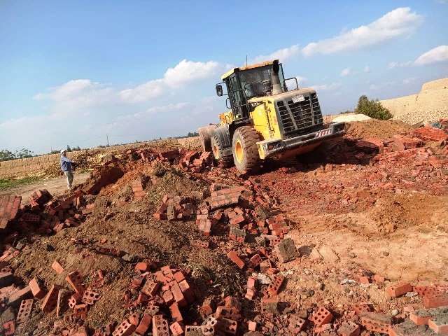 إزالة تعديات على الأراضي بالشرقية 01