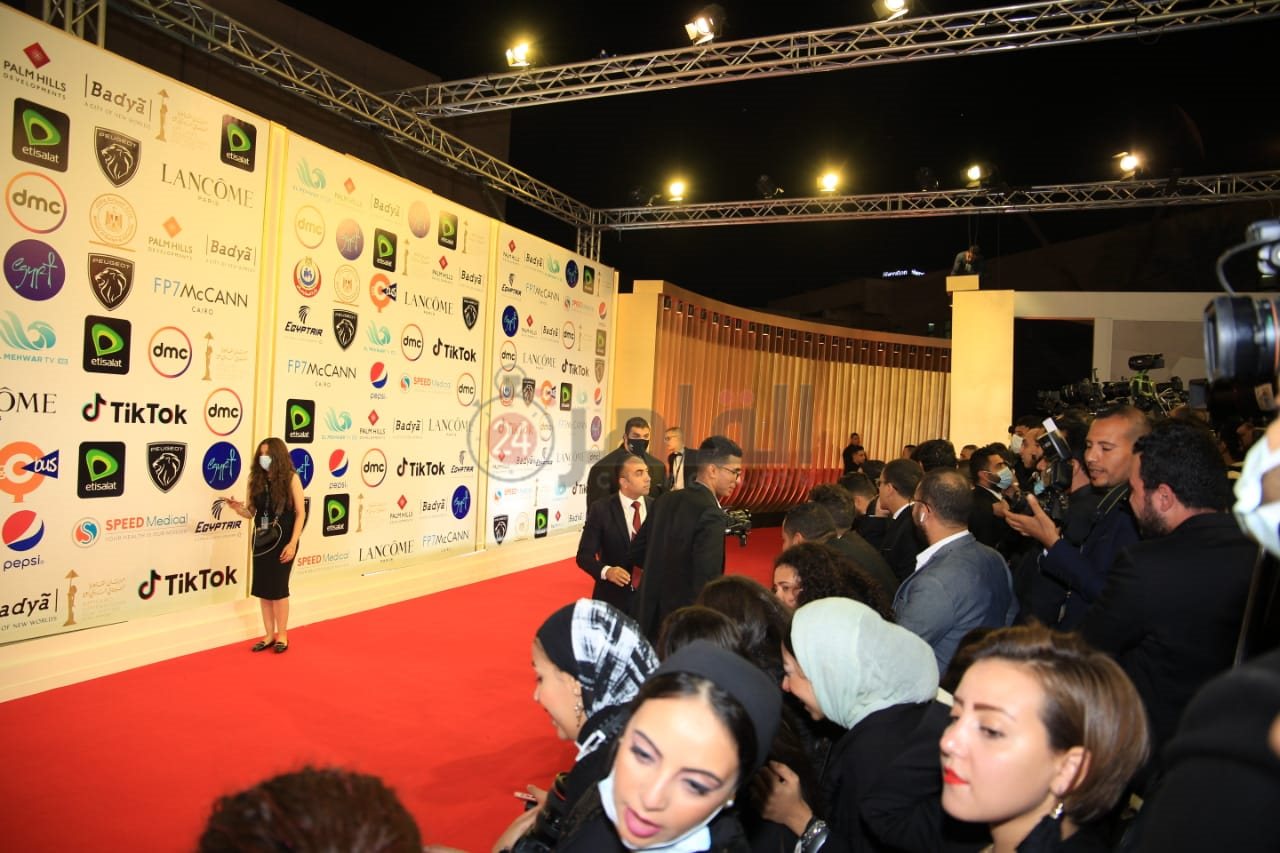 الاستعدادات النهائية لمهرجان القاهرة السينمائي (1)