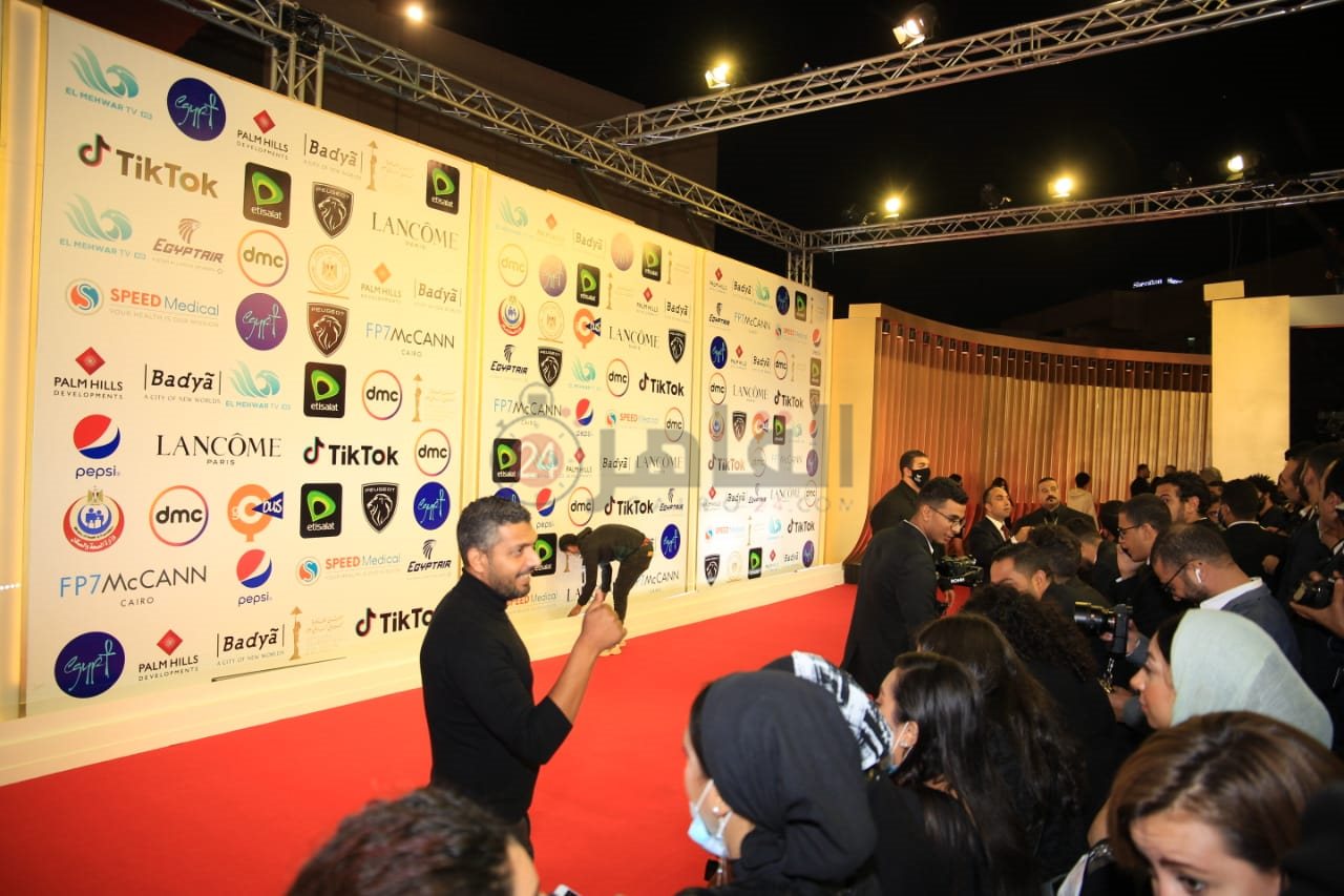 الاستعدادات النهائية لمهرجان القاهرة السينمائي (5)