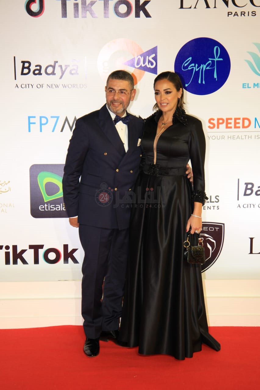 داليا البحيري وزوجها على ريد كاربت القاهرة السينمائي (4)