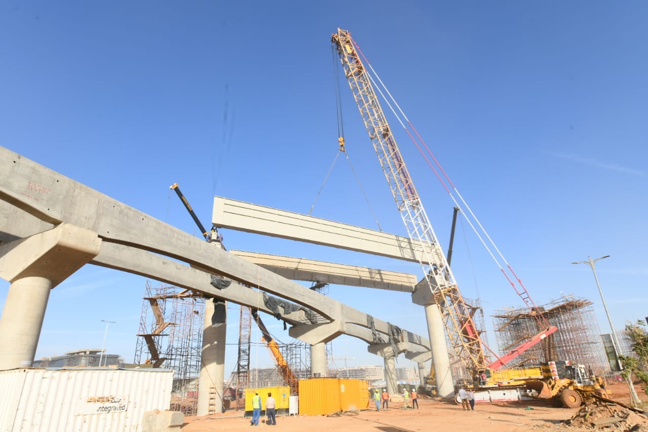  تقاطع بين القطار الكهربائي LRT ومونوريل العاصمة الإدارية