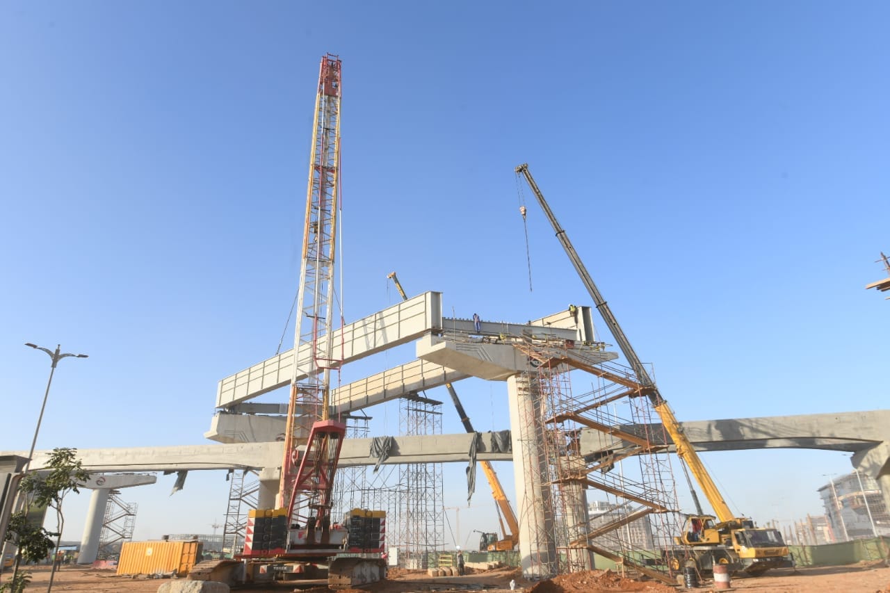  تقاطع بين القطار الكهربائي LRT ومونوريل العاصمة الإدارية