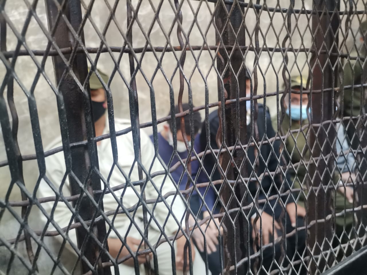 أول صور لسفاح الإسماعيلية من داخل قاعة المحكمة 