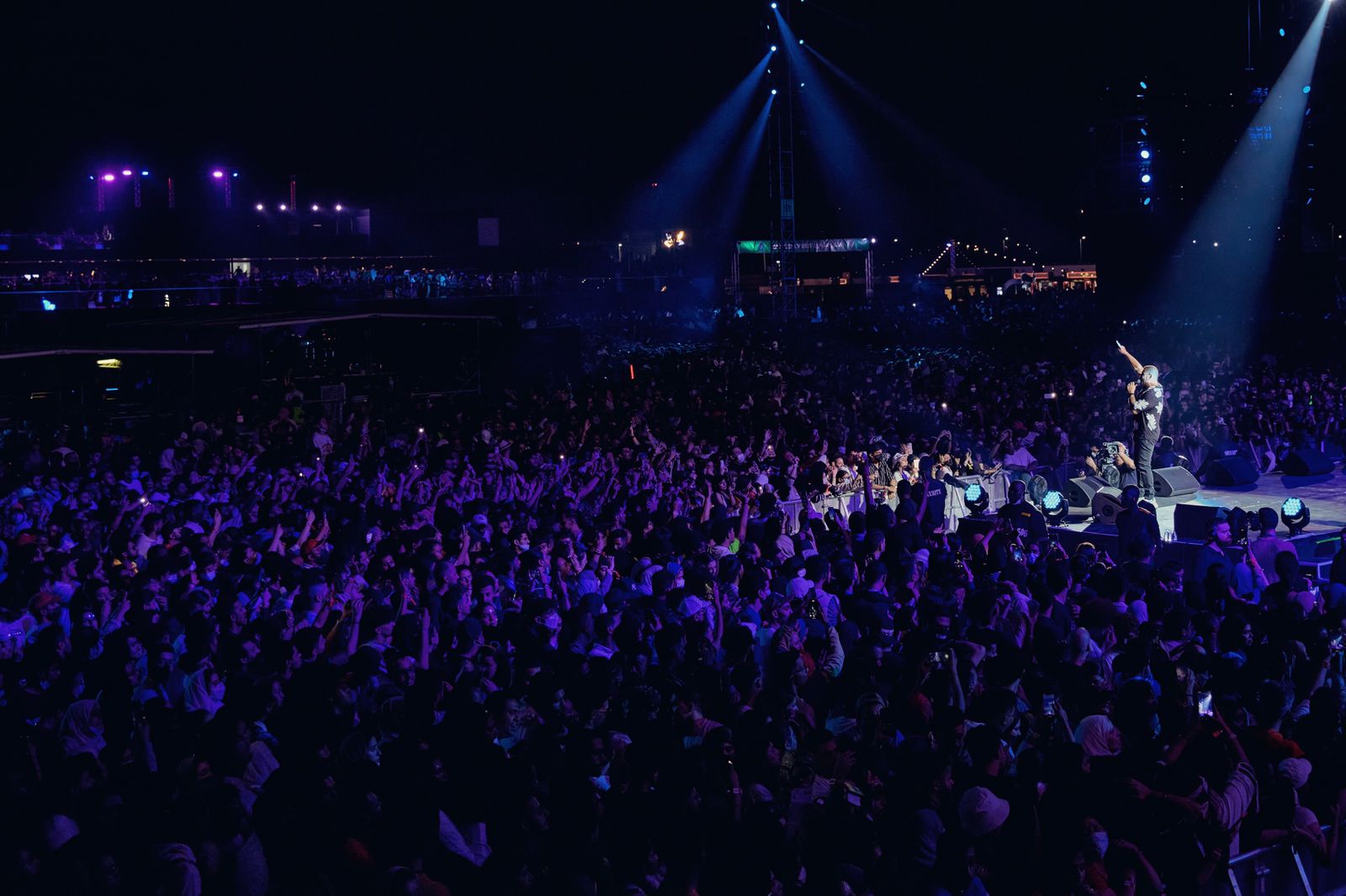 حفل عمرو دياب بالسعودية (1)