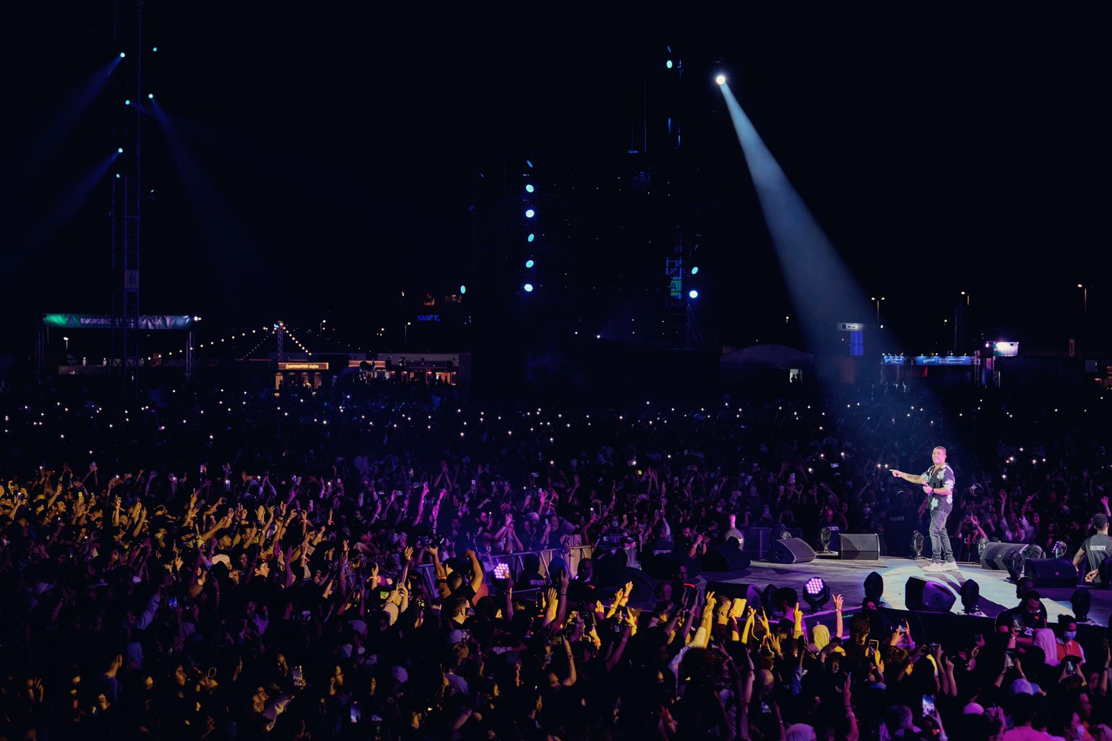 حفل عمرو دياب بالسعودية (4)