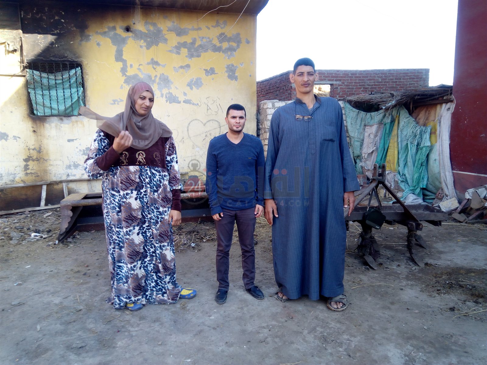 مراسل القاهرة 24 يتوسط محمد وشقيقته هدى قبل اشهر من وفاتها