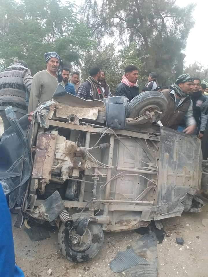 سيارة تسير بسرعة جنونية وتحطم تكاتك في الفيوم