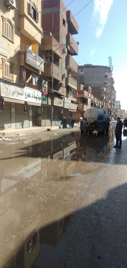 انفجار خط مياه رئيسي بالشرقية وإصلاحه 02