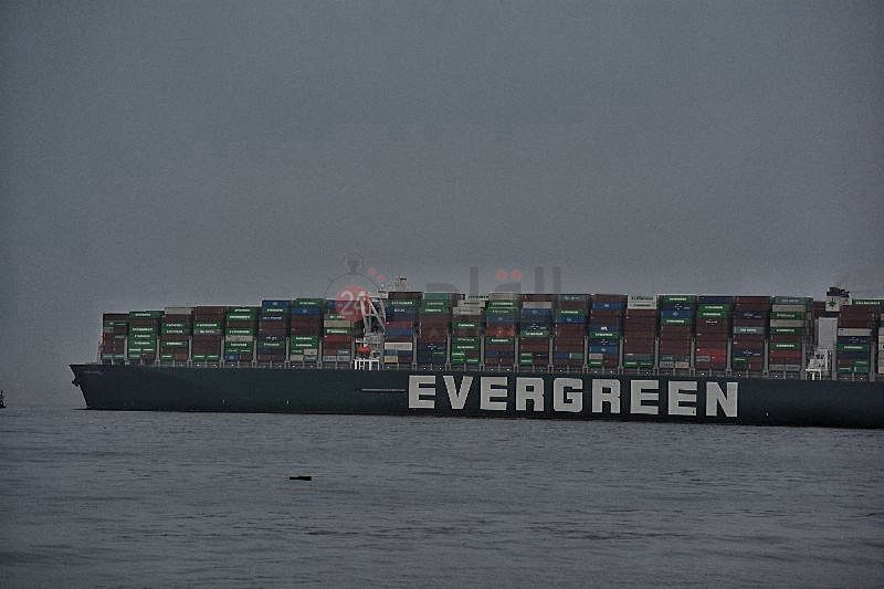 السفينة إيفر جيفن تغادر قناة السويس 1