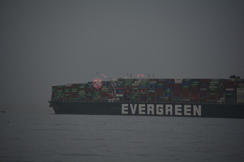 السفينة إيفر جيفن تغادر قناة السويس 7