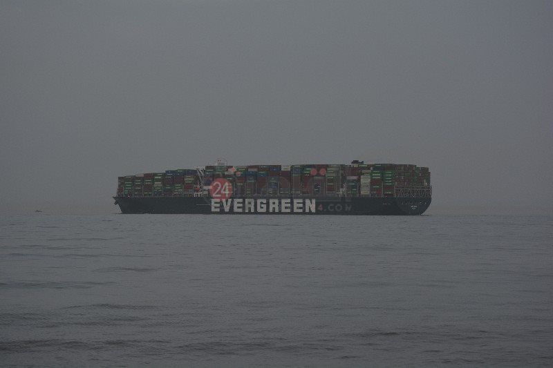 السفينة إيفر جيفن تغادر قناة السويس 6