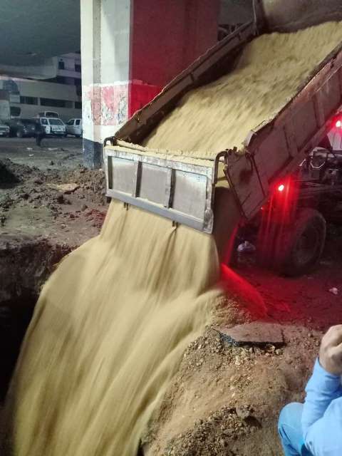 إصلاح خط الصرف الصحي الرئيسي بالزقازيق 03