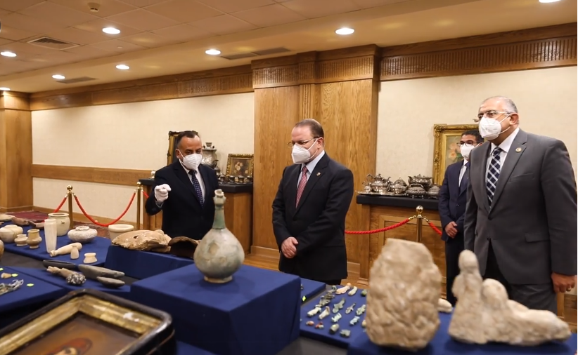 القطع الأثرية المضبوطة بشقة الزمالك