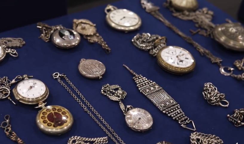 القطع الأثرية المضبوطة بشقة الزمالك