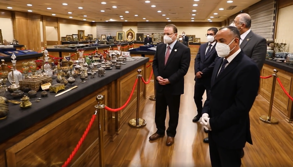 القطع الأثرية المضبوطة بشقة الزمالك