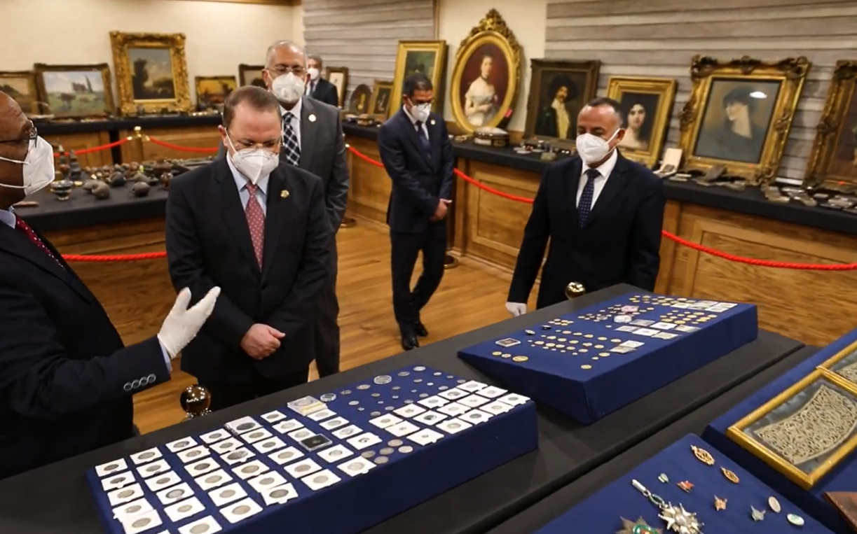 القطع الأثرية المضبوطة بشقة الزمالك