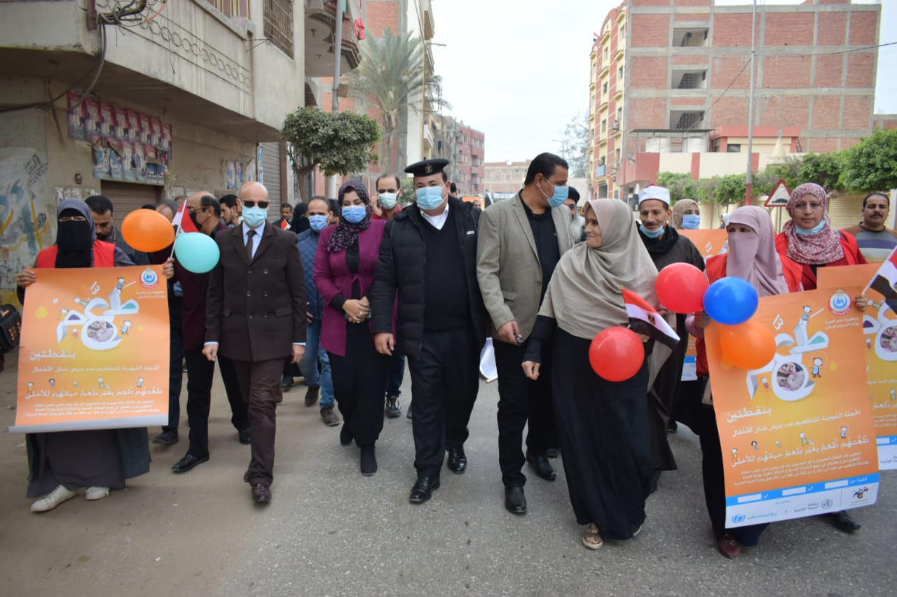 وكيل وزارة الصحة يقود المسيرة الدعائية لحملة التطعيم ضد شلل الأطفال بالشرقية