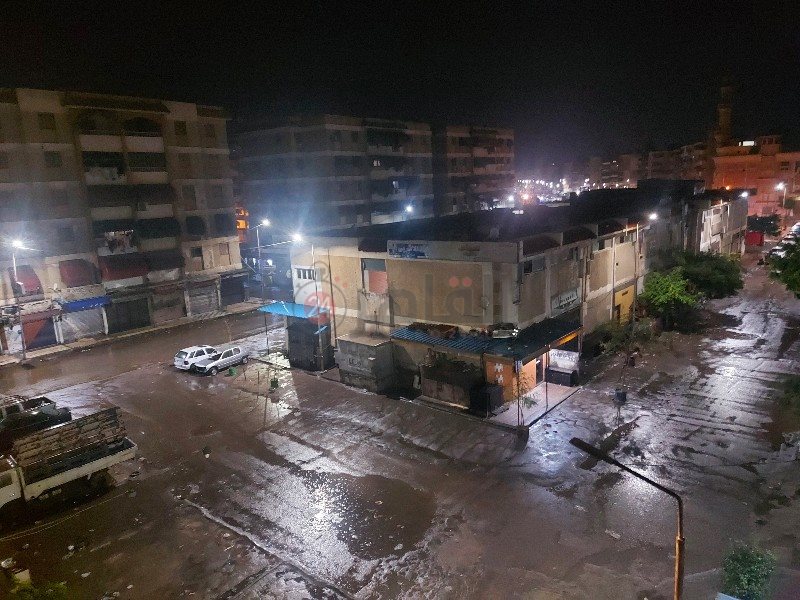 نوة الفيضة الصغري تصل بورسعيد 