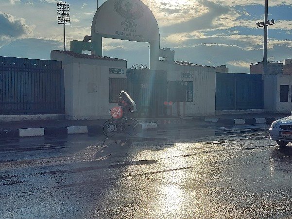 أهالي بورسعيد يتسلحون بالملابس الشتوية _copy_601x451