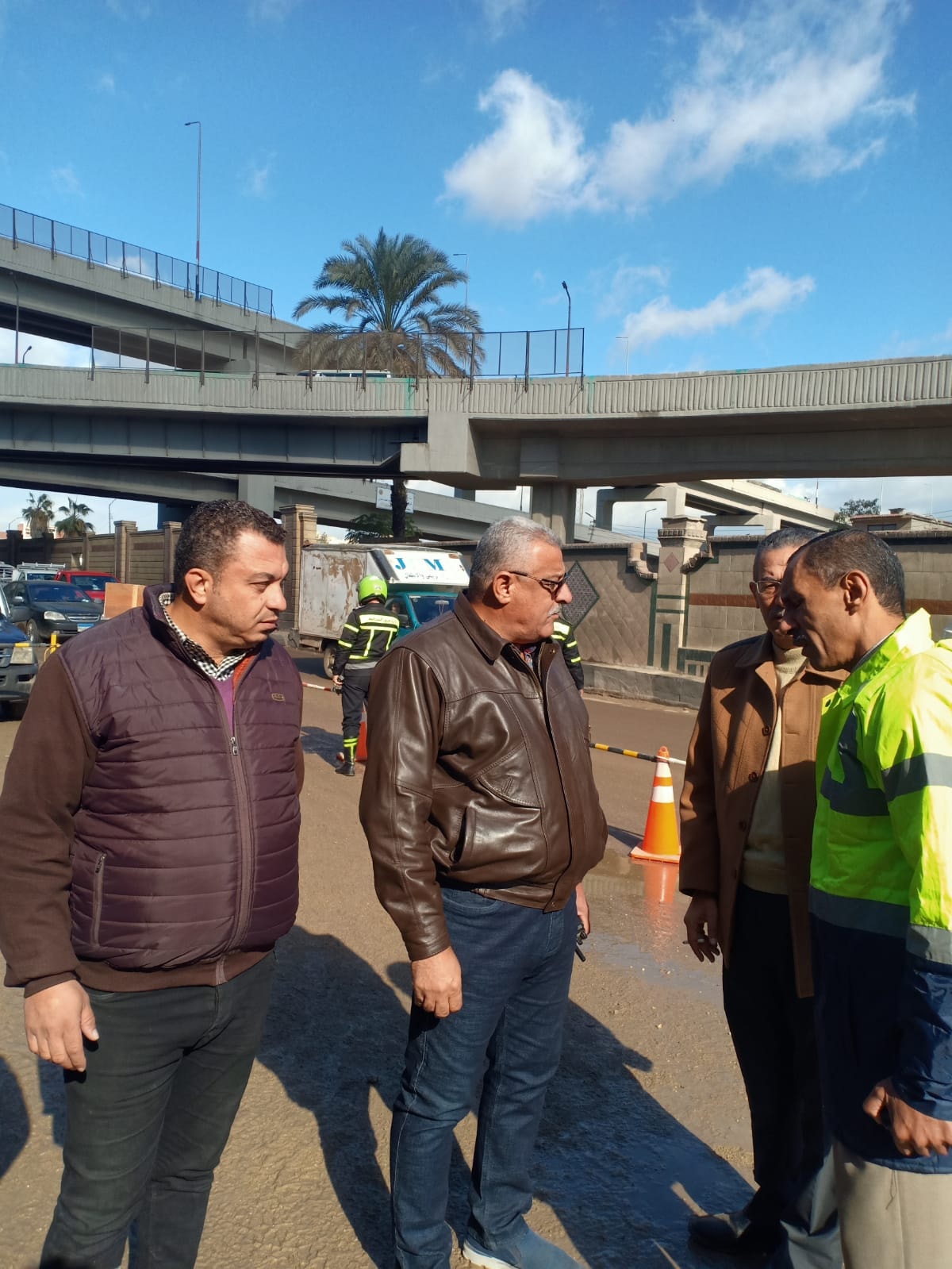 انفجار خط طرد الصرف الصحي أسفل كوبري الصدر بالشرقية 01