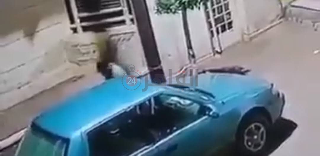 صورة للواقعة وعمود الإنارة دون طلاء