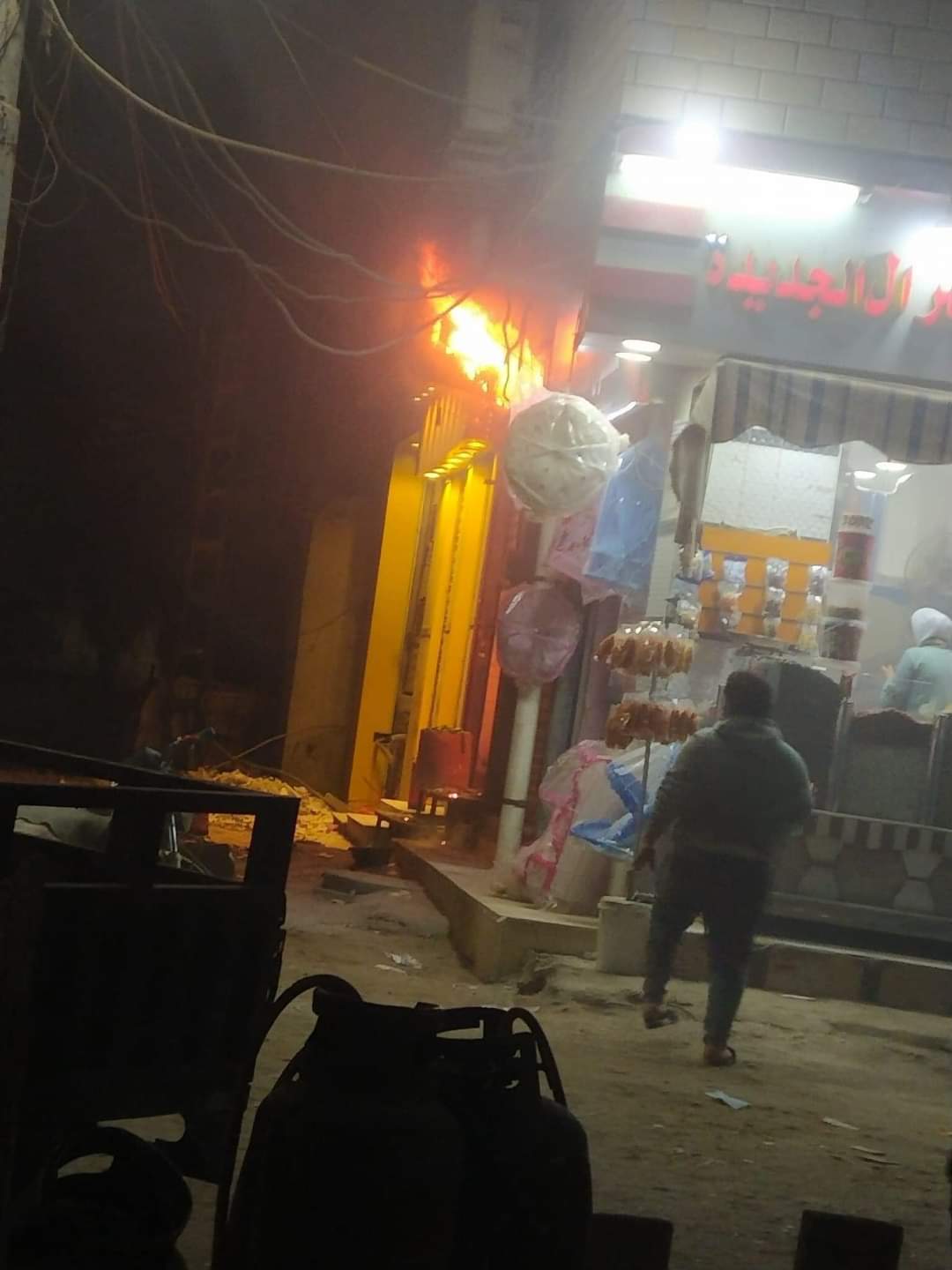 حريق في مصنع أسماك بالشرقية 01