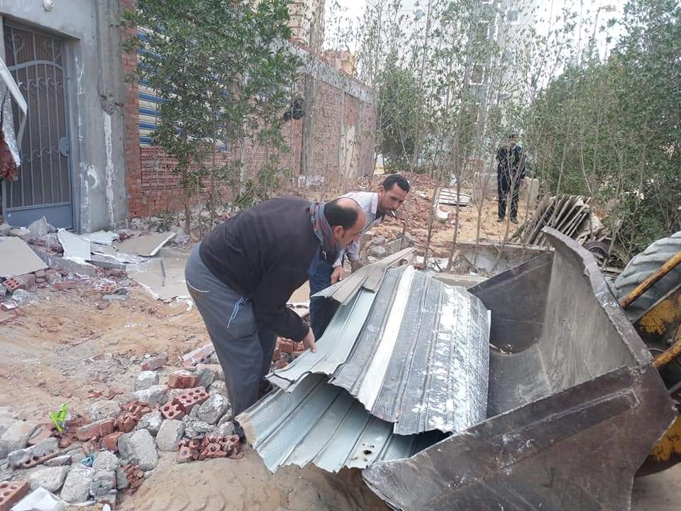 حملة لإزالة التعديات بالعاشر من رمضان 3