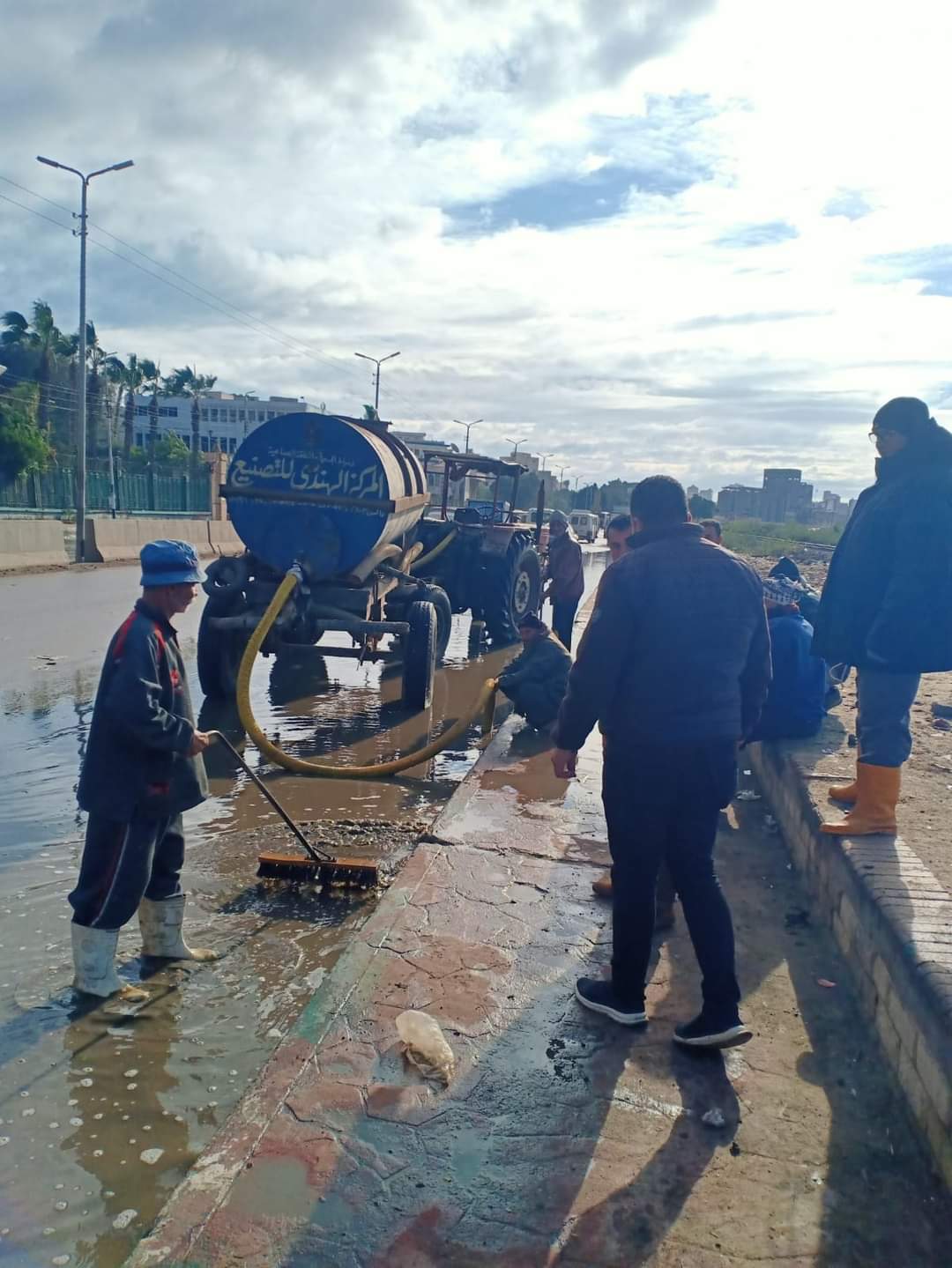 كسح وشفط مياه الأمطار المتراكمة بالشرقية 1