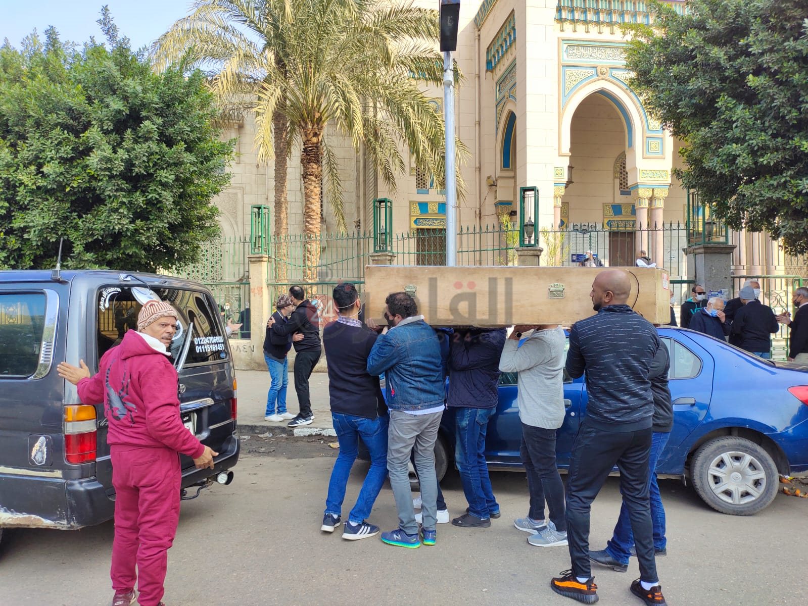 وصول جثمان نجل محمد رضا إلى مسجد صلاح الدين (3)