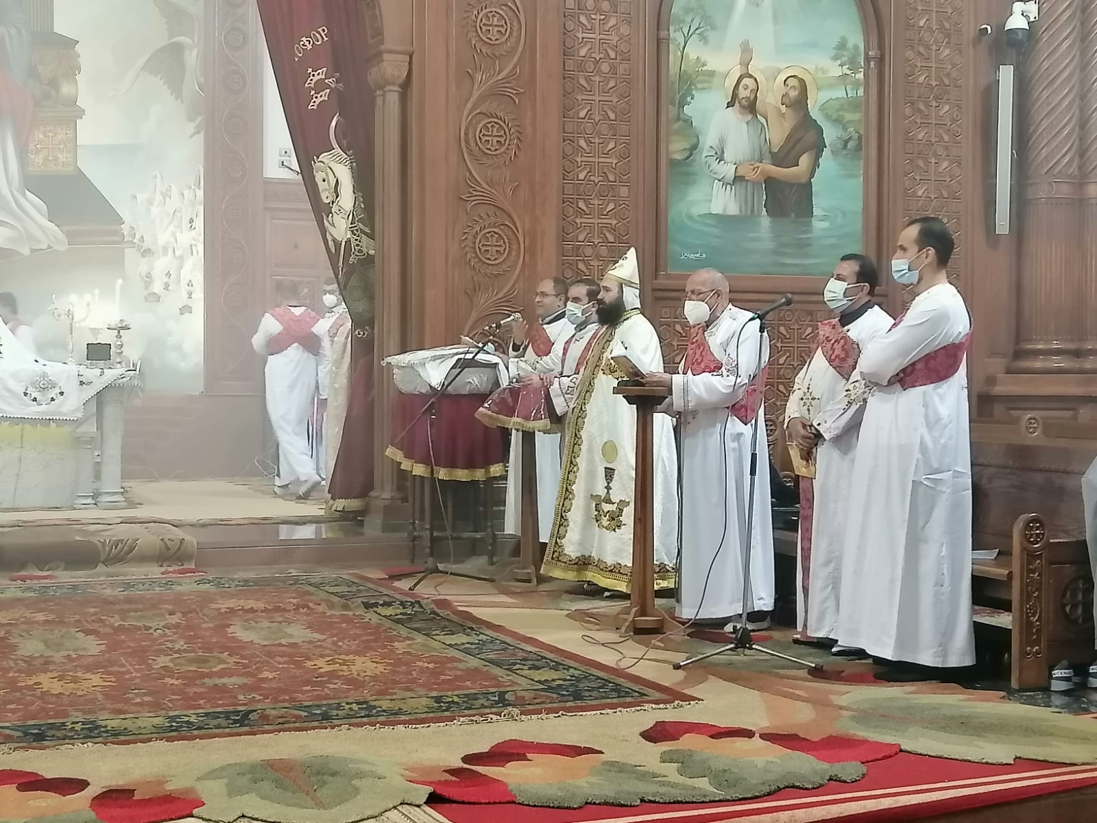 بدء القُداس الإلهي بكنيسة الشهيد العظيم مارجرجس بالفيوم