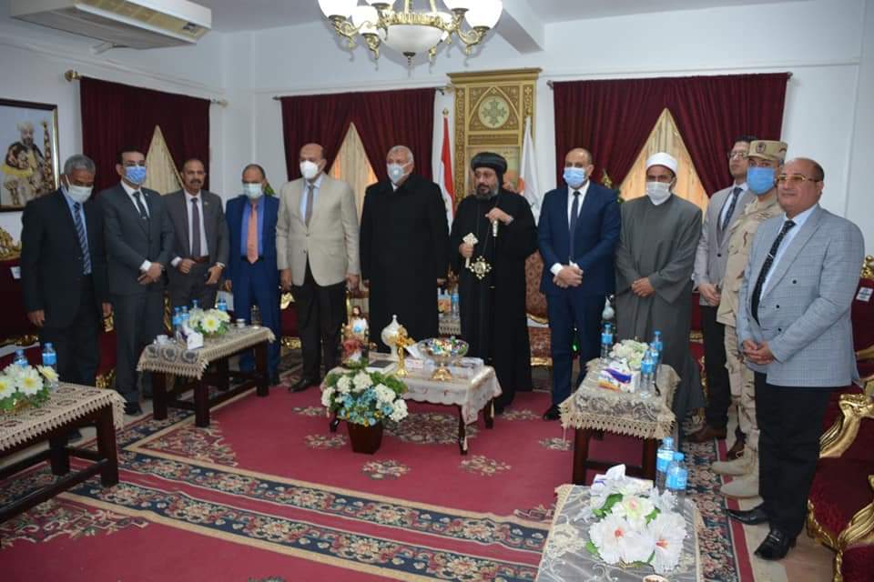 محافظ الوادي الجديد يهنئ الاقباط بعيد الميلاد المجيد (5)