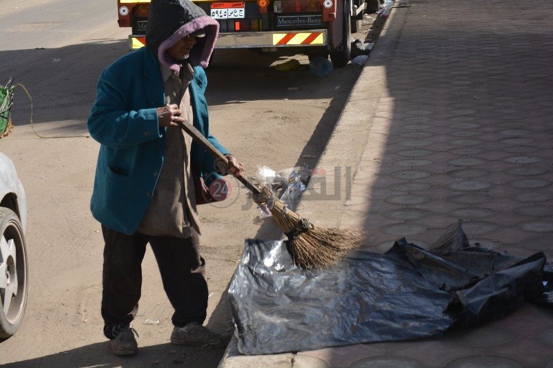 عامل نظافة يمداح النبي في بورسعيد 4
