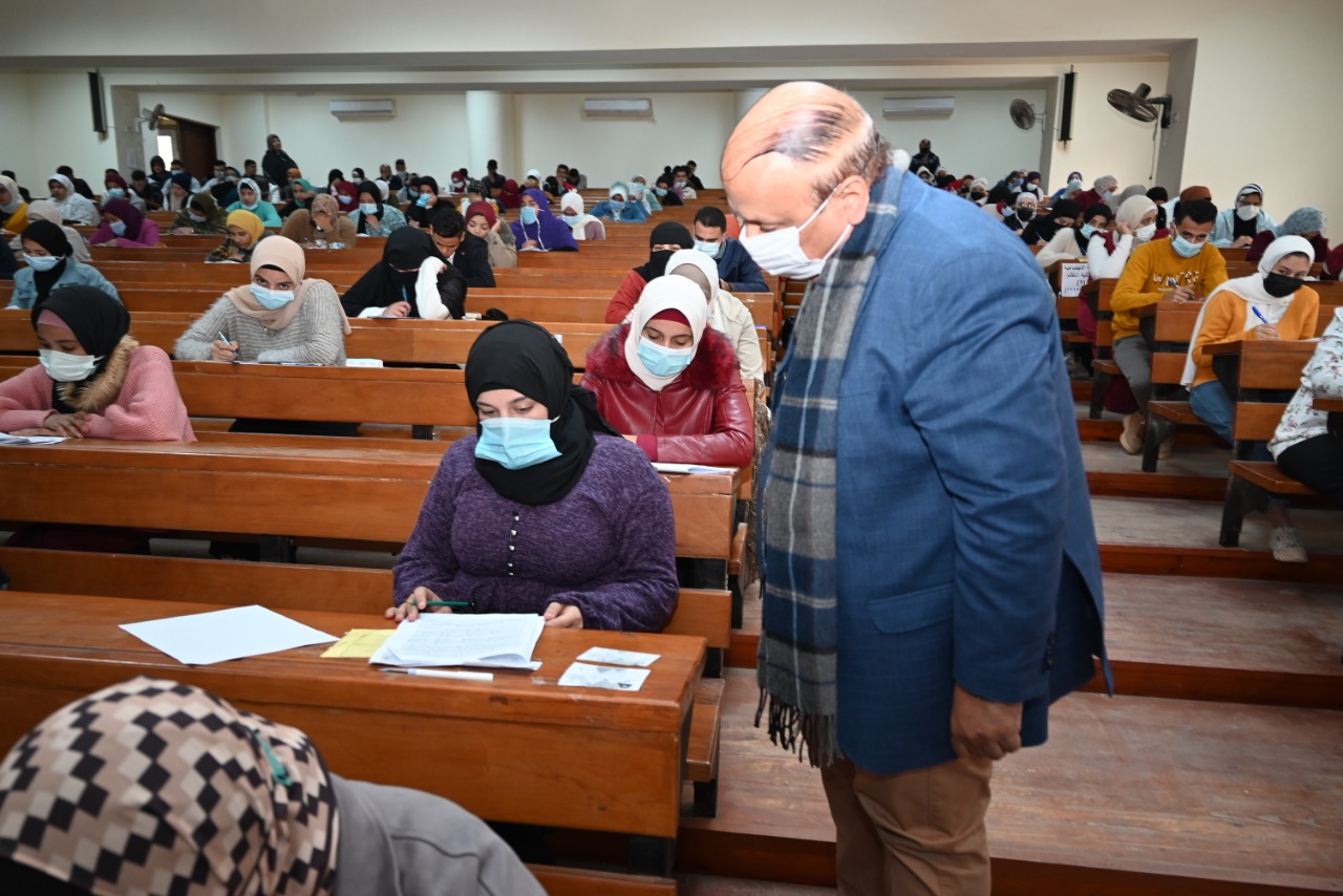 تفقد سير امتحانات جامعة الفيوم