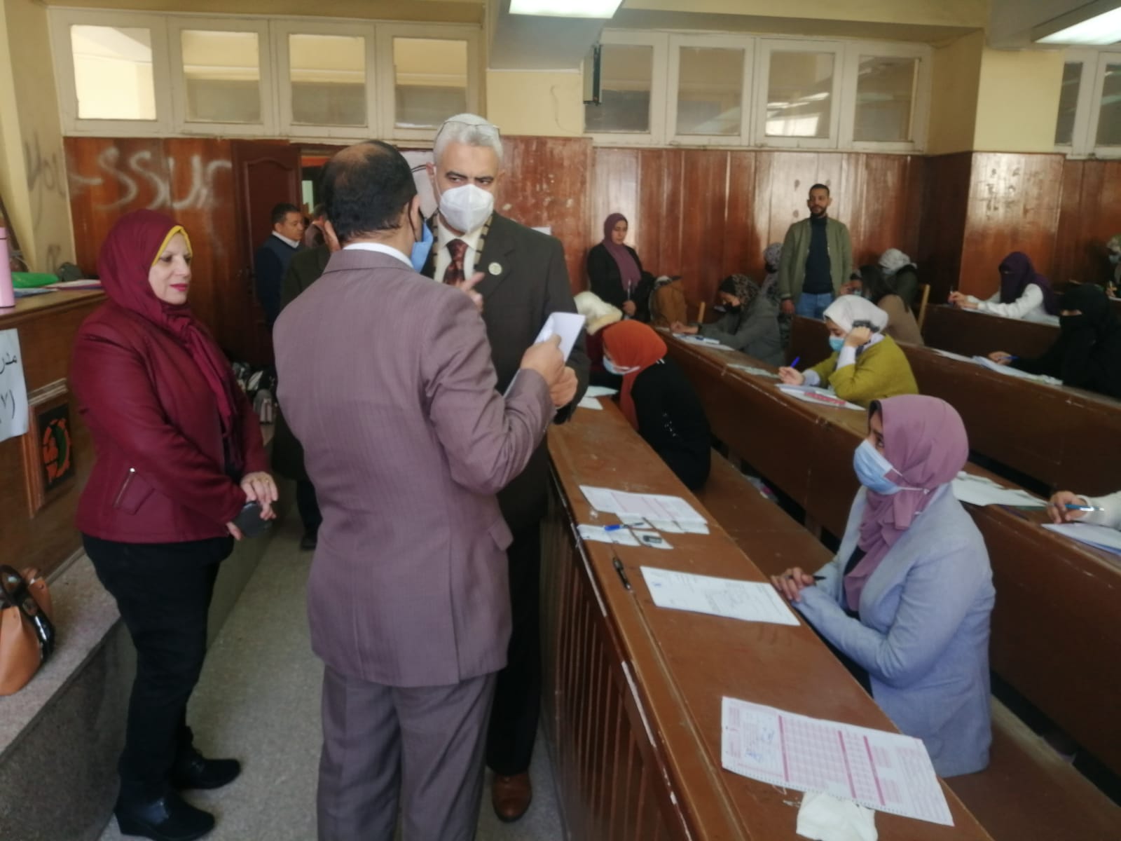 نائب رئيس جامعة الفيوم يتفقد سير الامتحانات