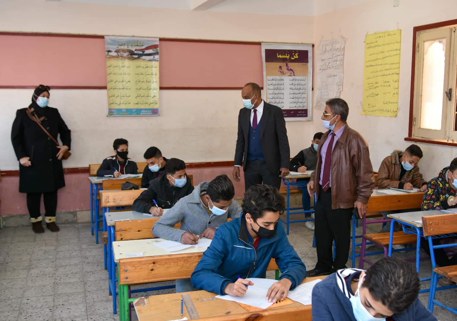 وكيل تعليم بورسعيد يتابع انتظام امتحانات النقل 5