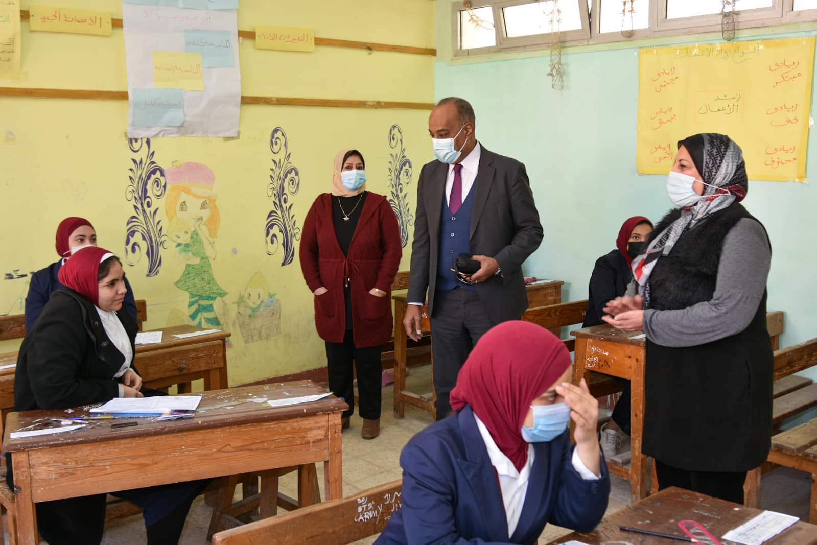 وكيل تعليم بورسعيد يتابع انتظام امتحانات النقل 8