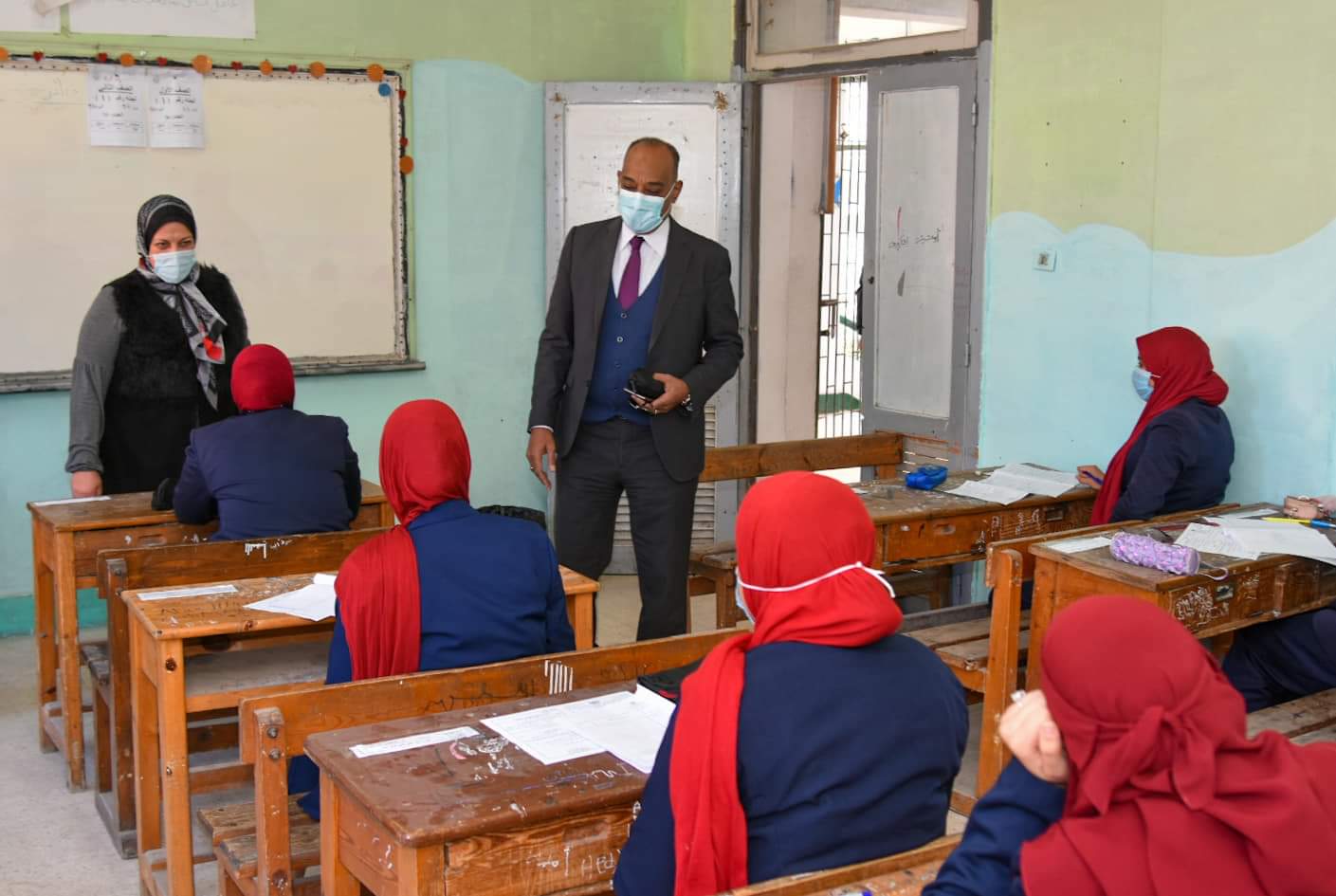 وكيل تعليم بورسعيد يتابع انتظام امتحانات النقل 9