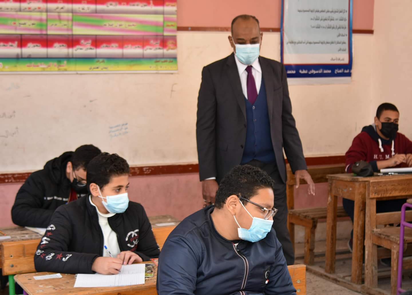 وكيل تعليم بورسعيد يتابع انتظام امتحانات النقل 11