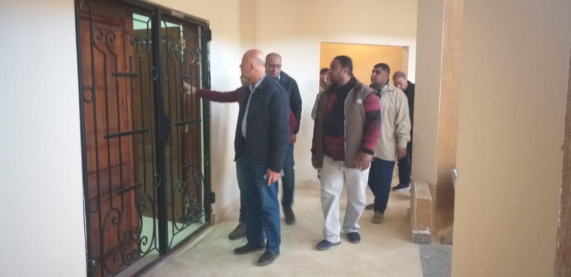 رئيس جهاز العاشر من رمضان يتفقد مقر الشهر العقاري الجديد