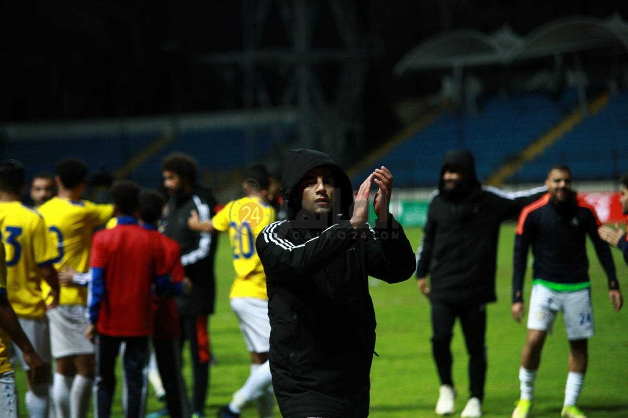 جماهير الإسماعيلي تحيي لاعبيها عقب الفوز أمام سموحة