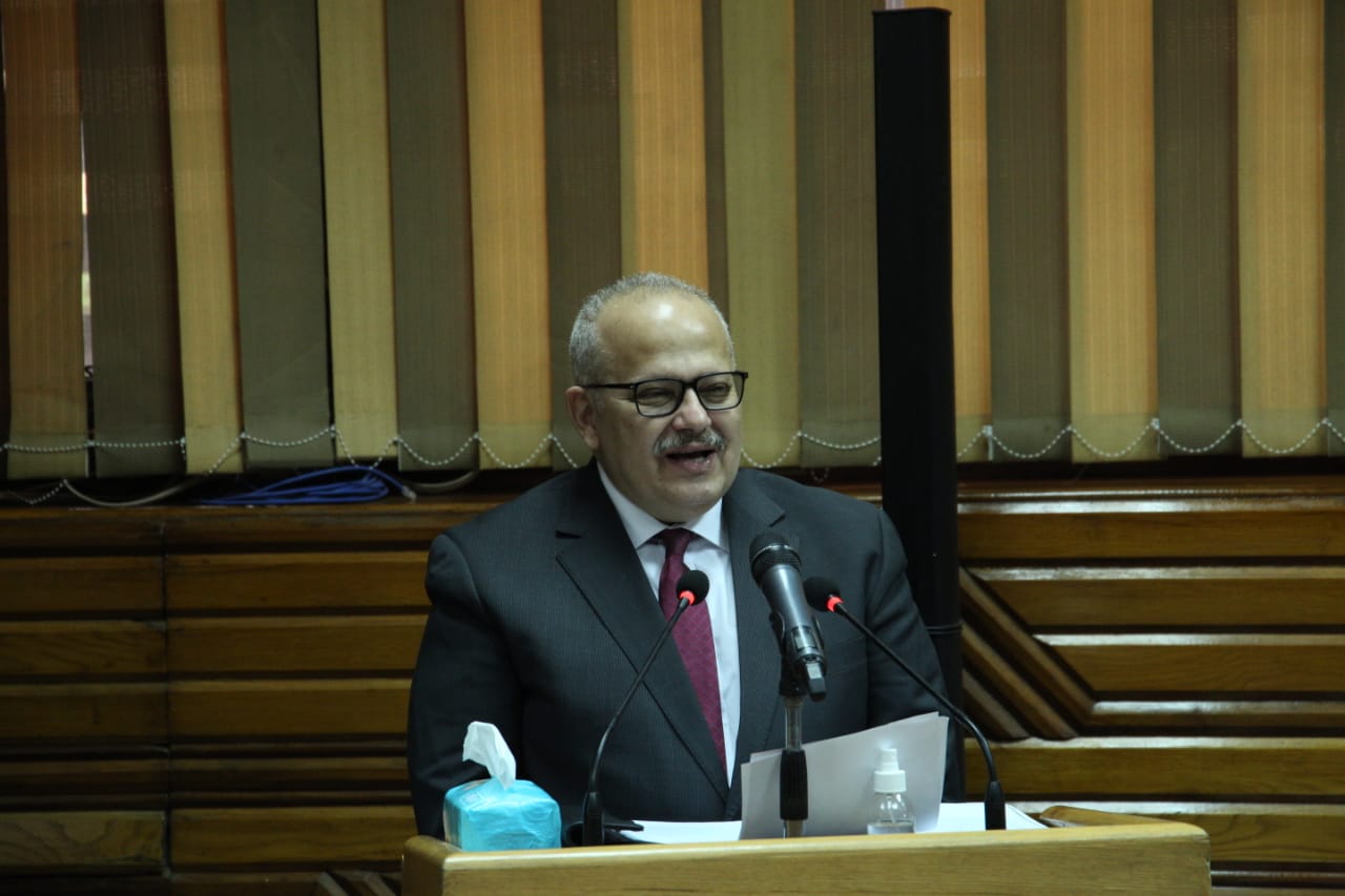 رئيس جامعة القاهرة