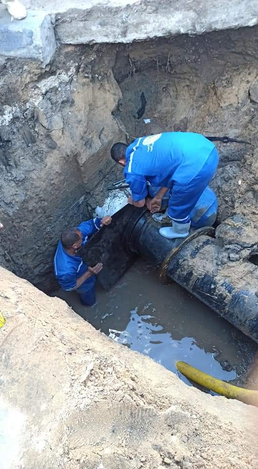 عمال الصيانة بشركة مياه الشرب والصرف الصحي