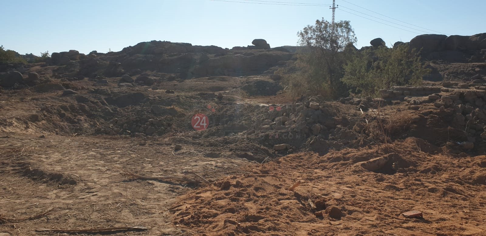 إزالة السور الأثري لمحفظة أسوان (4)