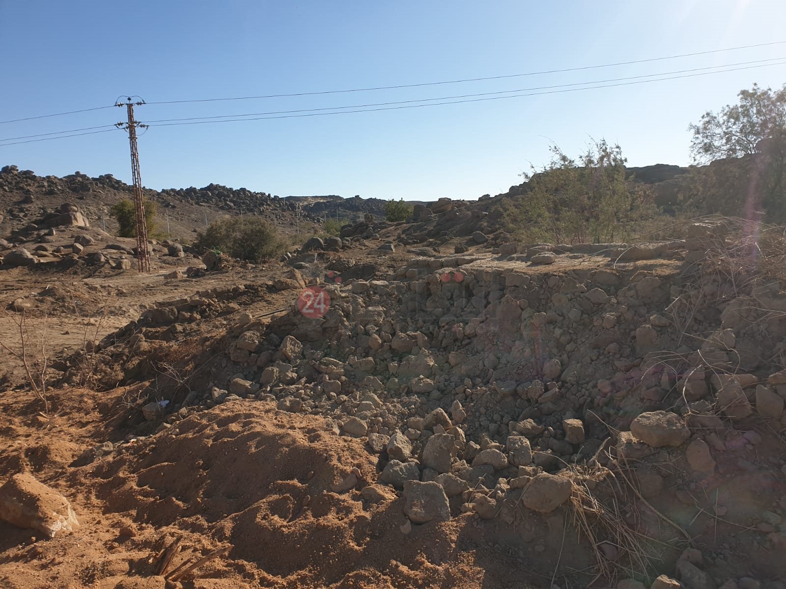 إزالة السور الأثري لمحفظة أسوان (6)