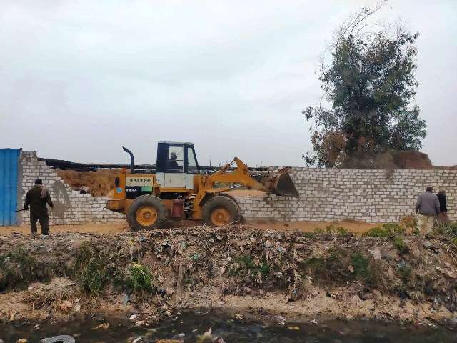 إزالة تعديات على الأراضي بالشرقية 02