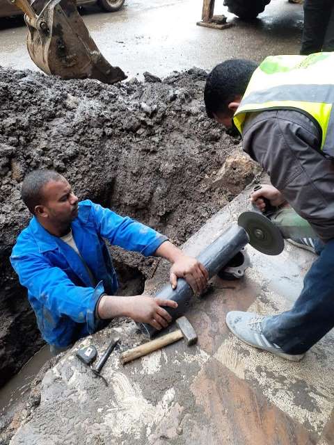 إصلاح انفجار خط مياه بالشرقية