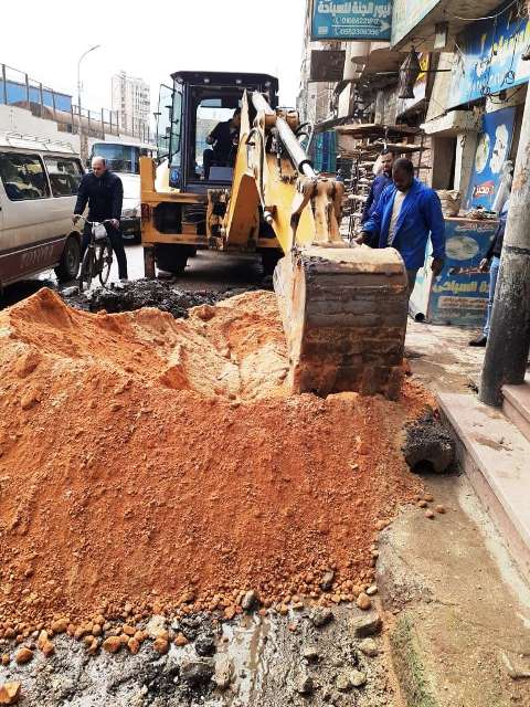 إصلاح انفجار خط مياه بالشرقية