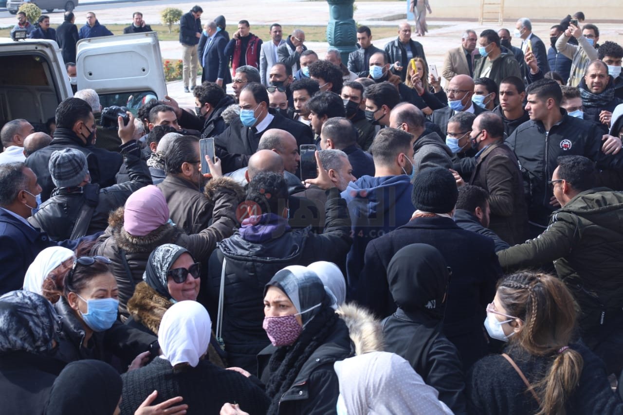 جنازة الكاتب الصحفي ياسر رزق (35)