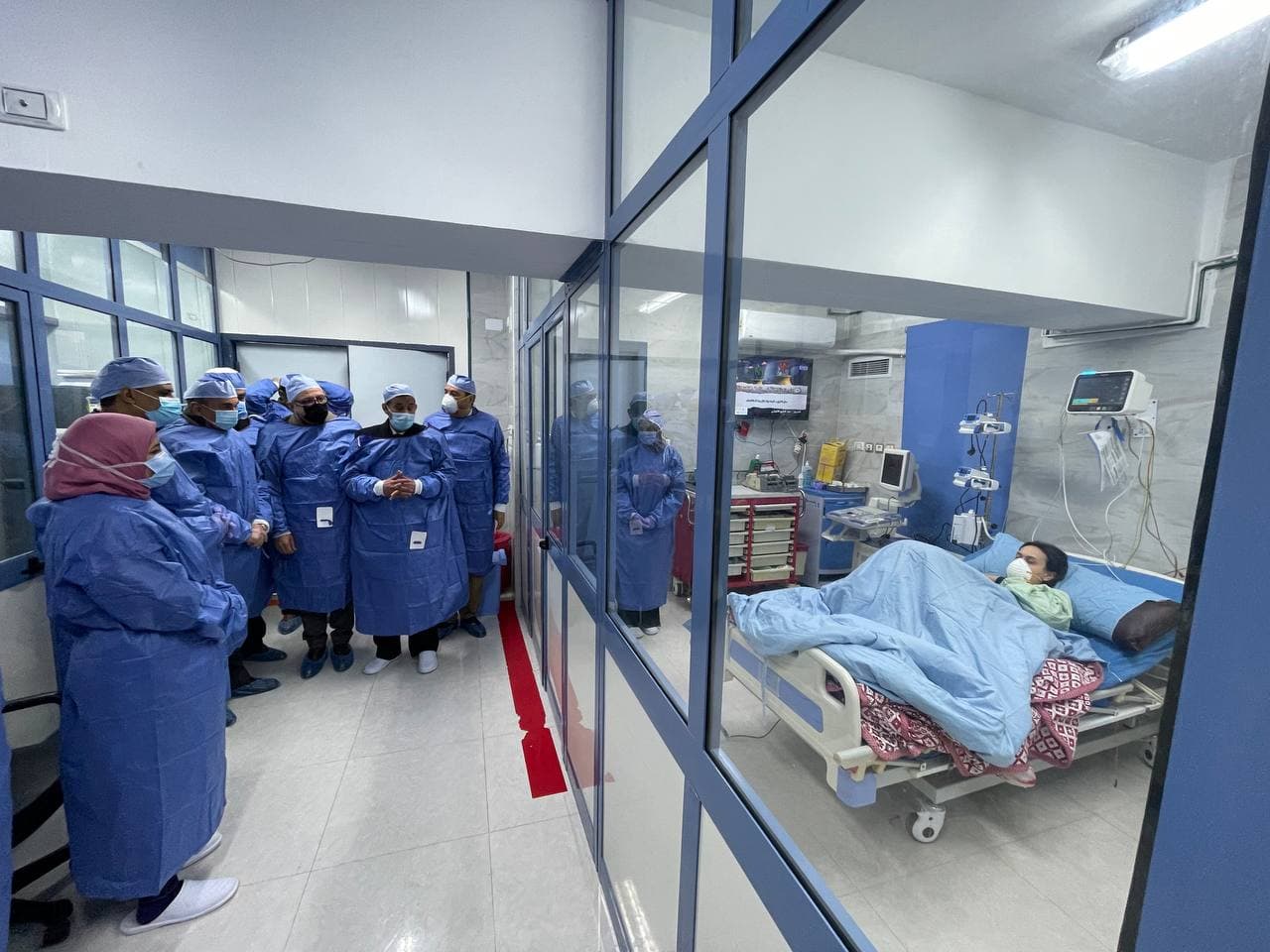 رئيس جامعة الزقازيق يتابع حالات زراعة الأعضاء 02