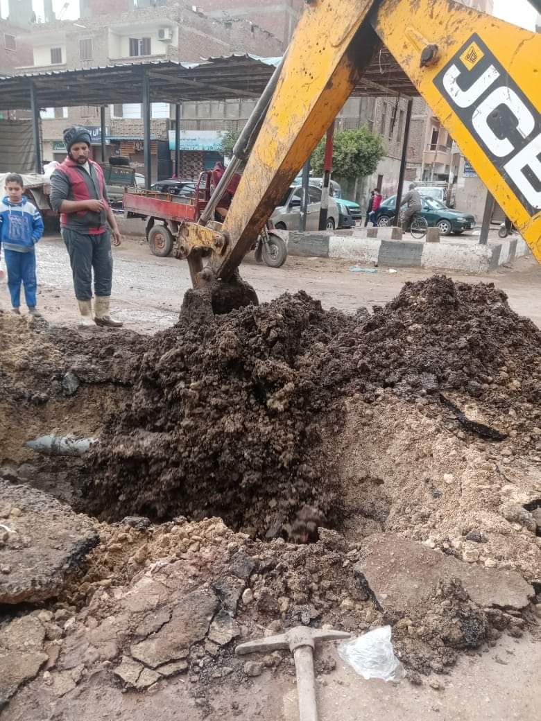 إصلاح انفجار خط مياه الشرب بالشرقية